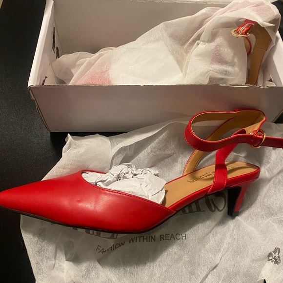 NEW - red low heel shoe - Picture 3 of 4